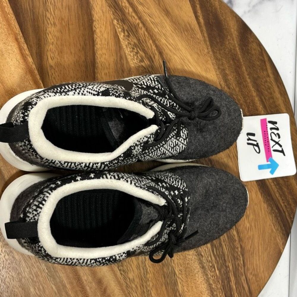 Women’s size 6.5-Nike Roshe One Run Gray Fleece Print Sneakers 685286-001 - Picture 7 of 9